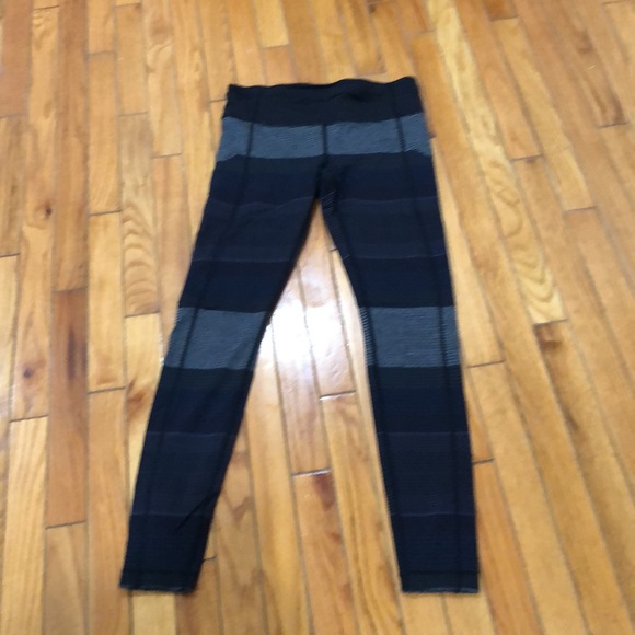 Lulu🍋 Om Stripe Speed Up 31” Tights size 8 RARE/Unicorn!! - Picture 11 of 14